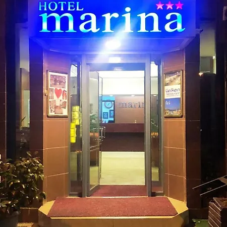 호텔 Marina